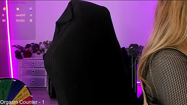 LindaWhite  online show from 01-06-25, 09:32