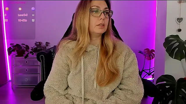 LindaWhite  online show from 03-05-25, 09:37