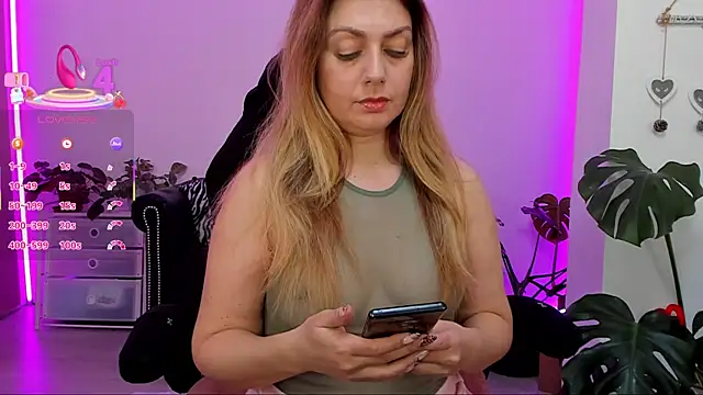 LindaWhite  online show from 03-18-25, 05:10