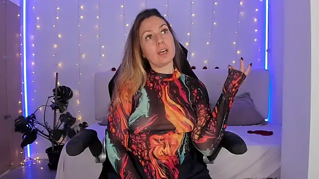 LindaWhite  online show from 12-02-25, 04:57