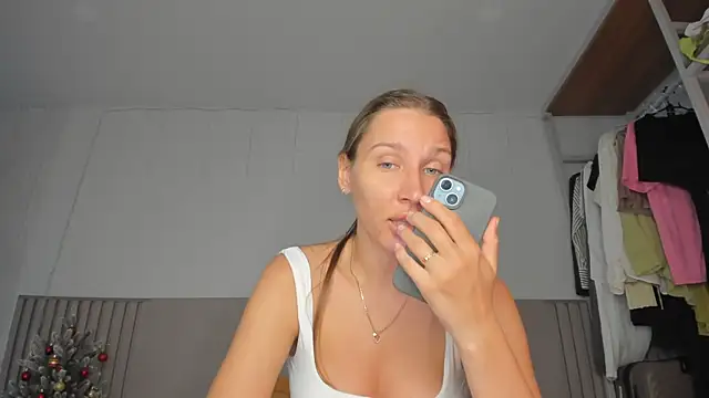 Snapshot of SofiClimbing chatting on 01-12-26, 03:01 SofiClimbing online show from 01-12-26, 03:01