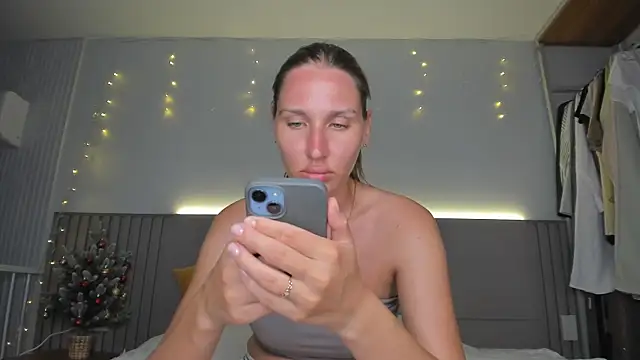 Snapshot of SofiClimbing chatting on 01-18-26, 11:47 SofiClimbing online show from 01-18-26, 11:47