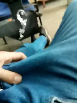 Snapshot of Singlemaleforcouples chatting on 01-06-25, 10:13 Singlemaleforcouples online show from 01-06-25, 10:13