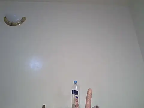 Snapshot of LeenOwem chatting on 07-18-26, 01:04 LeenOwem online show from 07-18-26, 01:04