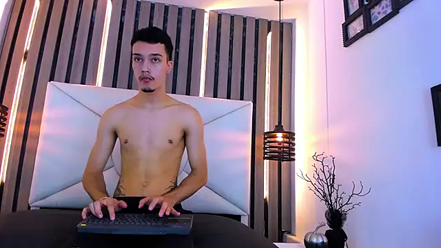Angel Klaus online show from 08-05-26, 03:31