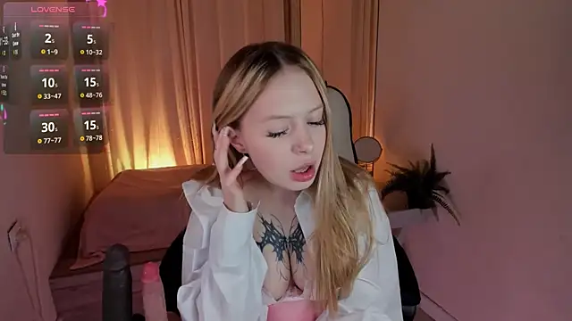Snapshot of Veronika_Blush chatting on 06-23-26, 09:18 Veronika Blush online show from 06-23-26, 09:18