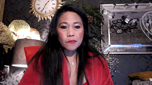 Snapshot of Hornygirltheone chatting on 10-31-25, 12:33 Hornygirltheone online show from 10-31-25, 12:33