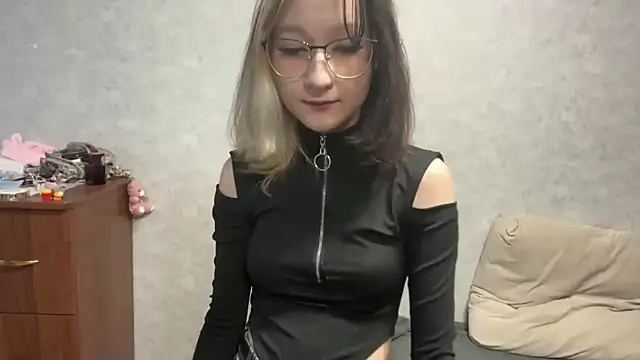 Snapshot of Lilfain_baby chatting on 06-29-26, 12:05 Lilfain baby online show from 06-29-26, 12:05