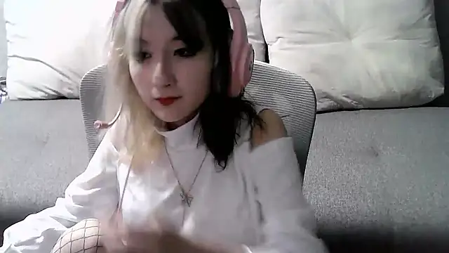 Snapshot of Lilfain_baby chatting on 07-14-26, 12:22 Lilfain baby online show from 07-14-26, 12:22