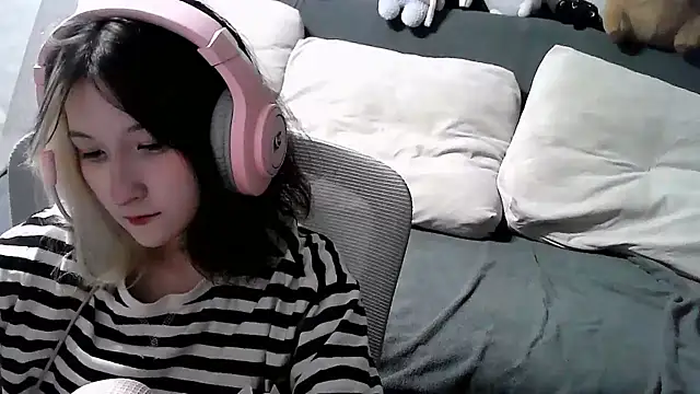 Snapshot of Lilfain_baby chatting on 07-18-26, 12:20 Lilfain baby online show from 07-18-26, 12:20