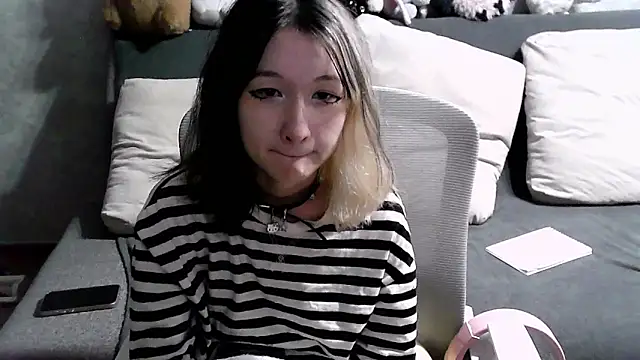 Snapshot of Lilfain_baby chatting on 07-28-26, 03:21 Lilfain baby online show from 07-28-26, 03:21