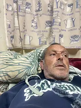 Snapshot of GeldenKuy chatting on 06-24-26, 08:30 GeldenKuy online show from 06-24-26, 08:30