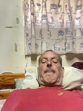 Snapshot of GeldenKuy chatting on 06-26-26, 11:47 GeldenKuy online show from 06-26-26, 11:47