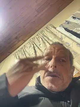 Snapshot of GeldenKuy chatting on 06-29-26, 05:02 GeldenKuy online show from 06-29-26, 05:02