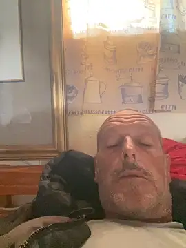 Snapshot of GeldenKuy chatting on 07-15-26, 06:07 GeldenKuy online show from 07-15-26, 06:07