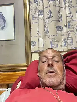 Snapshot of GeldenKuy chatting on 07-25-26, 06:38 GeldenKuy online show from 07-25-26, 06:38