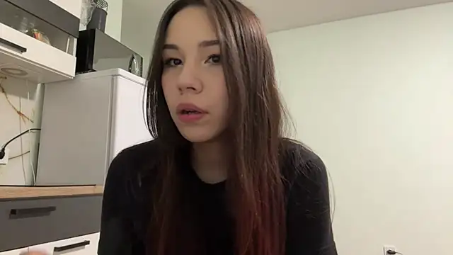 Snapshot of HotGirlMilla chatting on 06-25-26, 06:23 HotGirlMilla online show from 06-25-26, 06:23