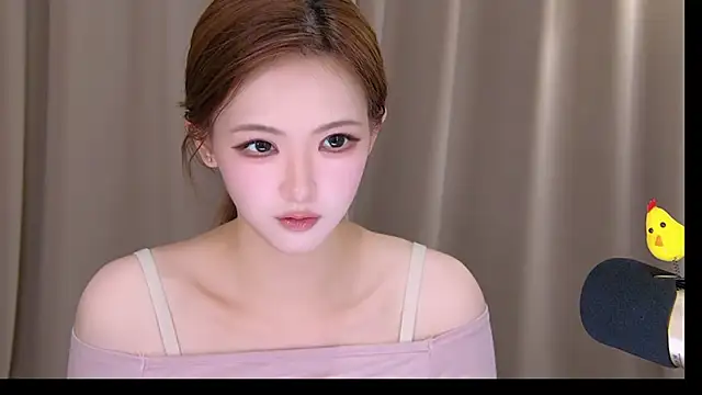 Snapshot of ninimissy chatting on 06-14-26, 11:01 ninimissy online show from 06-14-26, 11:01