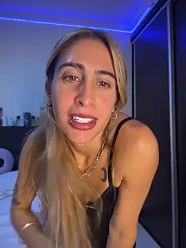 Snapshot of NicoleWilder chatting on 06-19-26, 01:32 NicoleWilder online show from 06-19-26, 01:32