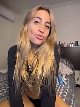 Snapshot of NicoleWilder chatting on 07-01-26, 03:01 NicoleWilder online show from 07-01-26, 03:01