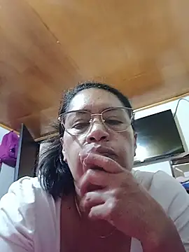 Snapshot of Emilif_ chatting on 06-29-26, 05:24 Emilif online show from 06-29-26, 05:24