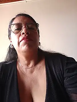 Snapshot of Emilif_ chatting on 07-20-26, 02:41 Emilif online show from 07-20-26, 02:41