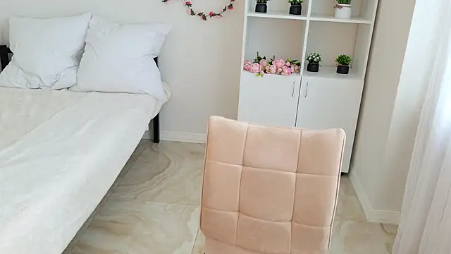 Snapshot of Mirabella_Flower chatting on 07-16-26, 05:13 Mirabella Flower online show from 07-16-26, 05:13