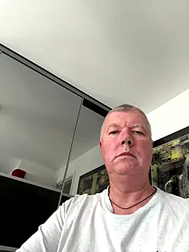 Snapshot of cumboy chatting on 09-10-25, 10:48 cumboy online show from 09-10-25, 10:48