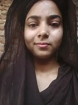 Snapshot of Simran_143 chatting on 06-25-26, 05:23 Simran 143 online show from 06-25-26, 05:23