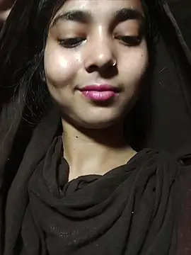 Snapshot of Simran_143 chatting on 07-23-26, 04:27 Simran 143 online show from 07-23-26, 04:27