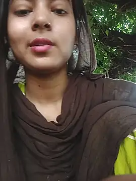 Snapshot of Simran_143 chatting on 07-26-26, 05:04 Simran 143 online show from 07-26-26, 05:04