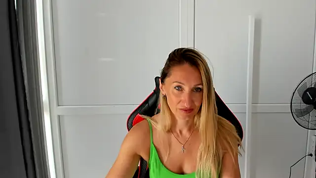 Snapshot of LilyDreamm chatting on 06-29-26, 06:19 LilyDreamm online show from 06-29-26, 06:19