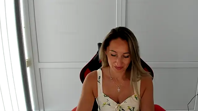 Snapshot of LilyDreamm chatting on 07-18-26, 11:58 LilyDreamm online show from 07-18-26, 11:58