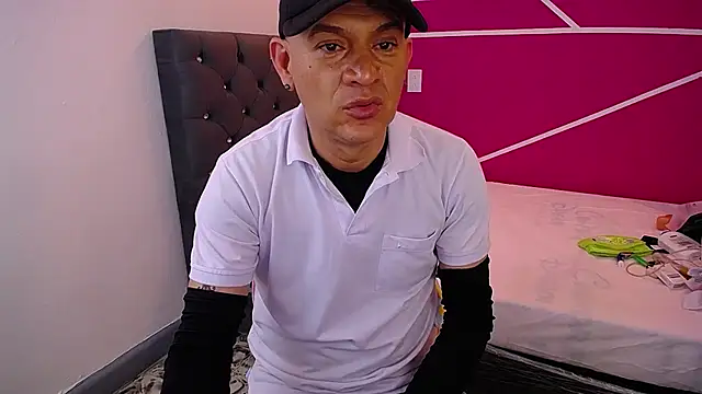 Cesirry  online show from 06-30-26, 07:15