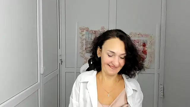 Snapshot of OliviaKateee chatting on 07-19-26, 06:17 OliviaKateee online show from 07-19-26, 06:17