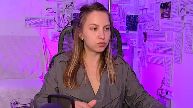 Snapshot of ErinWise chatting on 07-17-26, 08:21 ErinWise online show from 07-17-26, 08:21