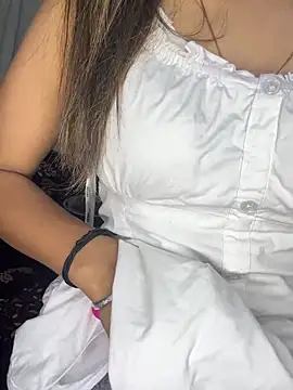 Snapshot of Romantic_couple69 chatting on 08-02-26, 01:53 Romantic couple69 online show from 08-02-26, 01:53