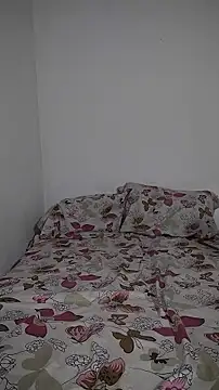 Snapshot of Female_puppy_in_heat chatting on 07-31-26, 05:18 Female puppy in heat online show from 07-31-26, 05:18