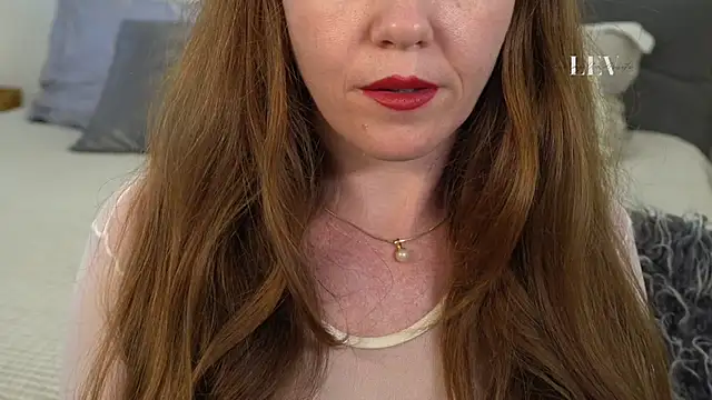 Snapshot of leverageurassets chatting on 10-21-25, 01:34 leverageurassets online show from 10-21-25, 01:34