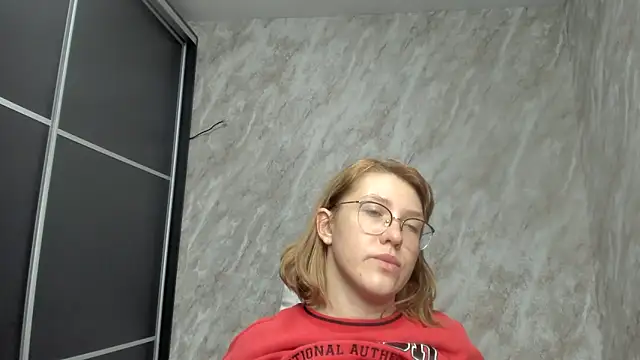 Reginasmilee online show from 02-25-25, 02:47