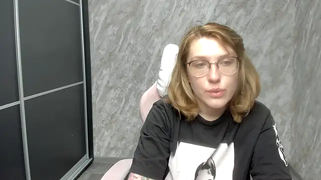 Reginasmilee online show from 02-26-25, 06:37