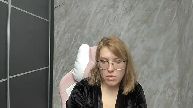 Reginasmilee online show from 02-27-25, 06:18