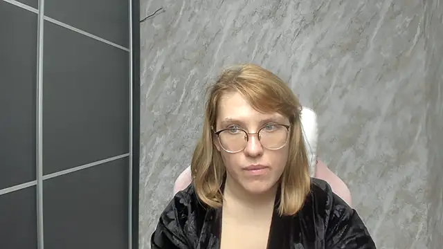 Reginasmilee online show from 02-28-25, 05:59