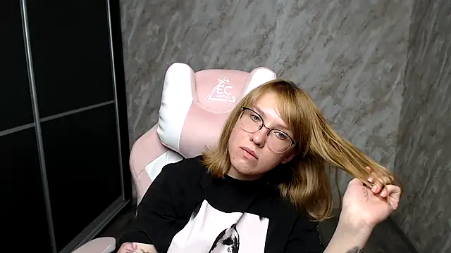 Reginasmilee online show from 03-15-25, 10:57