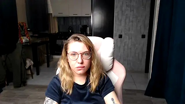 Reginasmilee online show from 09-16-25, 12:00