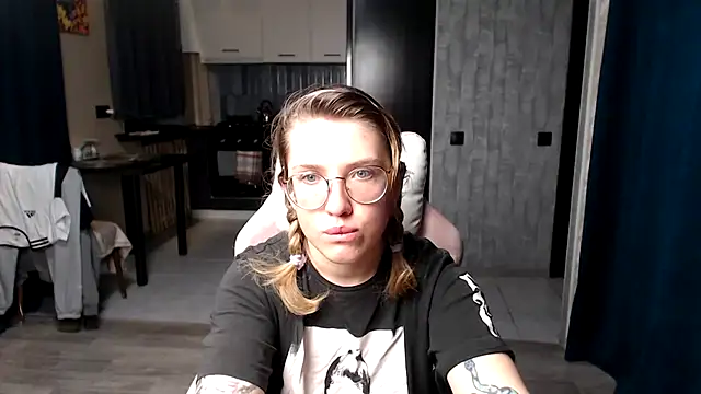 Reginasmilee online show from 09-18-25, 12:01