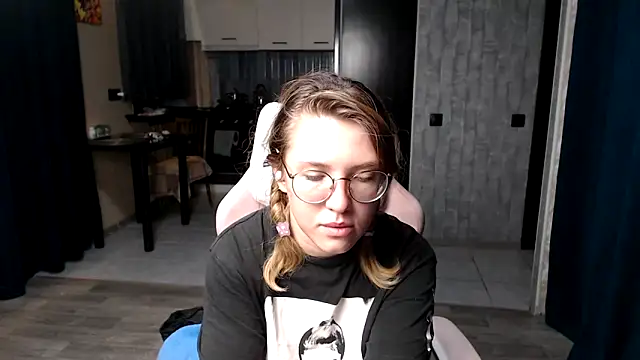 Reginasmilee online show from 09-18-25, 11:29