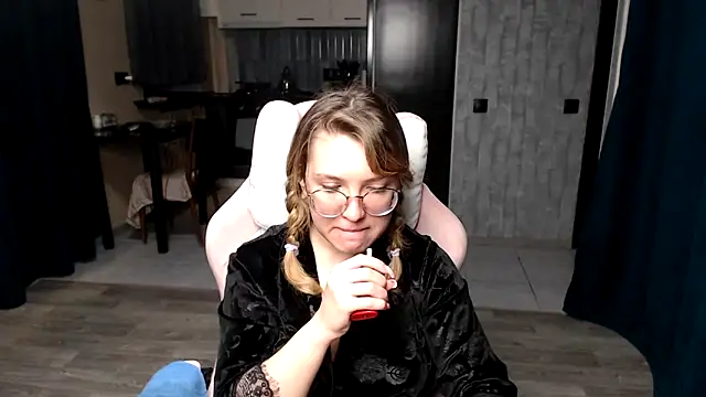 Reginasmilee online show from 09-21-25, 02:02