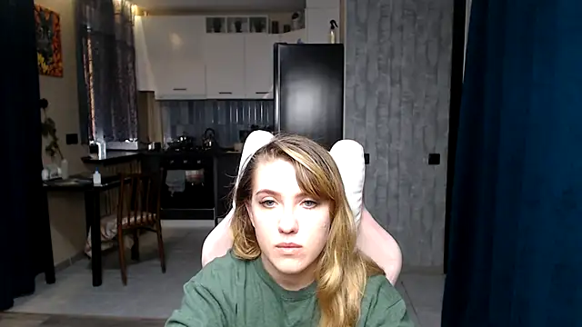 Reginasmilee online show from 09-27-25, 12:32