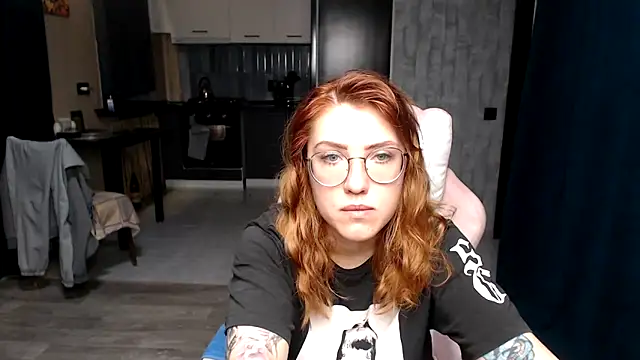 Reginasmilee online show from 10-13-25, 11:27